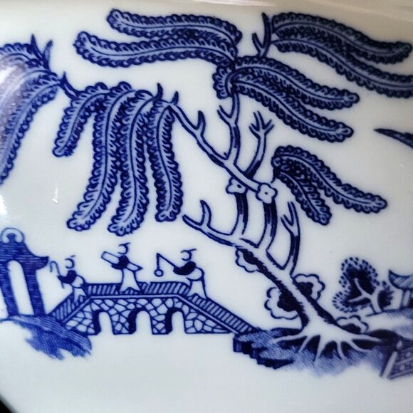 Churchill Blue Willow Pattern Gravy Boat, Blue and White Chinoiserie Sauce Boat - Picture 8 of 10